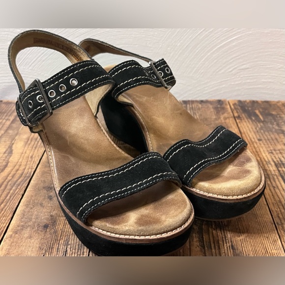 Clarks Shoes - Clarks Women’s Size 9 Aisley Orchid Black Suede Leather Wedge Sandals
